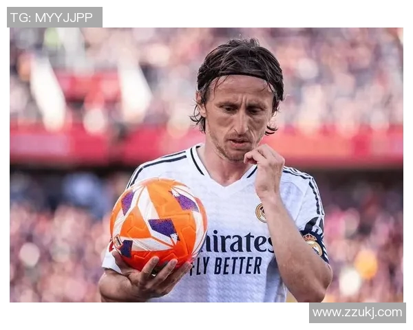 莫德里奇：足球场上的艺术家与战士，传奇生涯的背后故事与成就解析