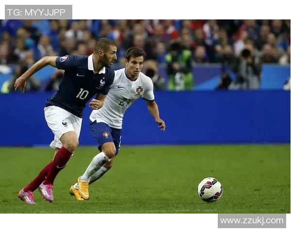 小克鲁伊夫崛起之路：足球天才的成长与未来展望